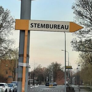 verwijzingspijl naar stembureau