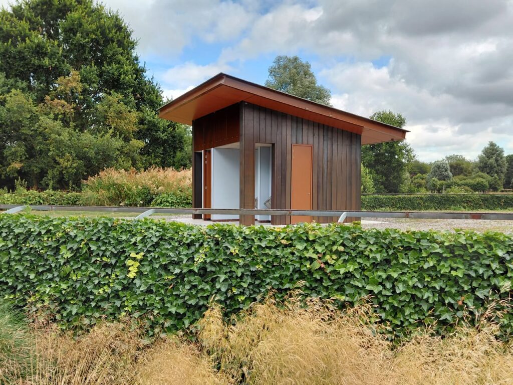 nieuw toiletgebouw uit Haarlemmermeerse Bos